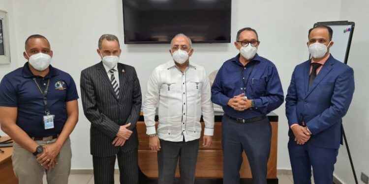 Administrador Aeropuerto Internacional el Cibao elogia trabajo de Salud Pública
