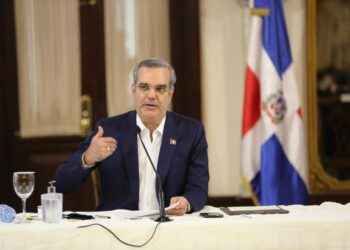 Presidente Abinader a más de 100 presidentes de juntas de vecinos: Está es su casa