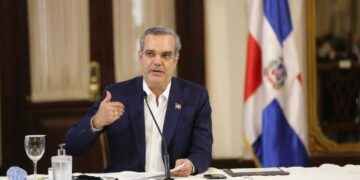Presidente Abinader a más de 100 presidentes de juntas de vecinos: Está es su casa