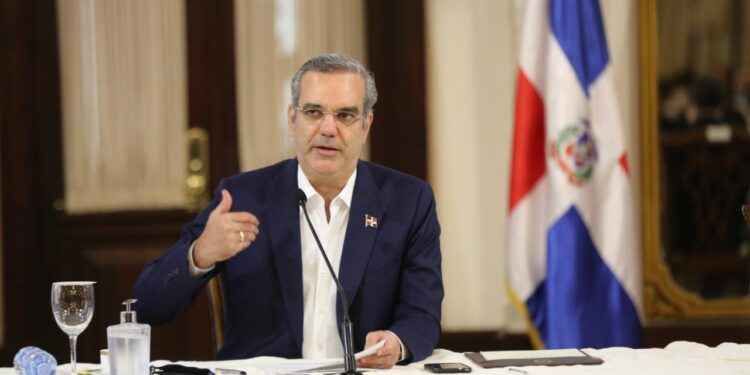 Presidente Abinader a más de 100 presidentes de juntas de vecinos: Está es su casa