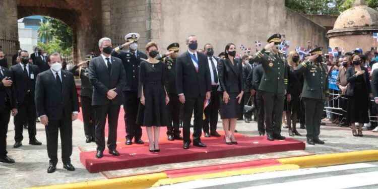Presidente Abinader rinde honores a los Padres de la Patria