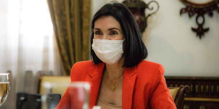 Primera dama exhorta a la población a promover el programa de vacunación contra la covid-19