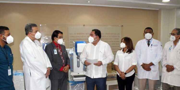 El SNS entregó un moderno equipo para mamografía digital al hospital Cabral y Báez