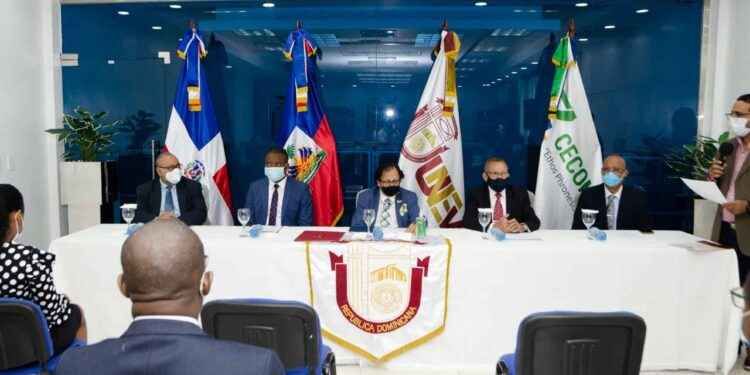 UNEV y Consulado de Haití firman acuerdo para formación de profesionales haitianos en RD