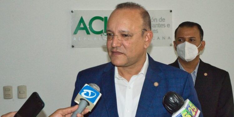 Director de PROINDUSTRIA explica a industriales de Santiago las ventajas de obtener registro y calificación industrial