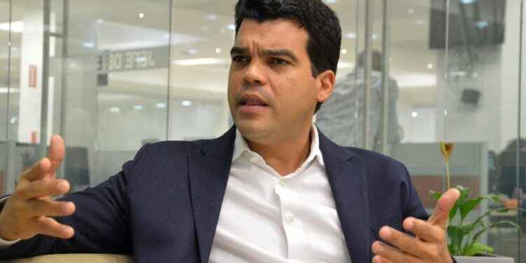 Aprueban cambio que permite a Wellington Arnaud ser director del Inapa
