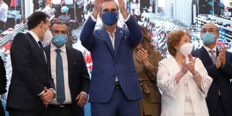 Presidente reafirma apoyo a sectores generadores de empleos 