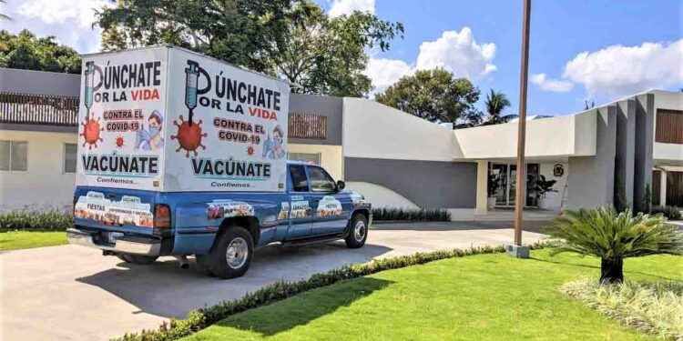 Senador inicia orientación en favor de la vacunación