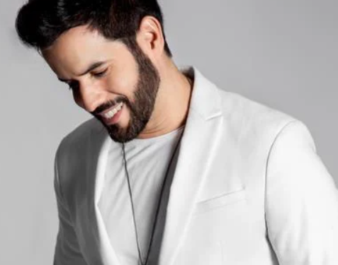 Revista Billboard dice que Manny Cruz es “un artista que mantiene el merengue vivo»