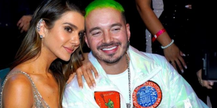 Aseguran J Balvin y su novia Valentina Ferrer se convertirán en padres por primera vez