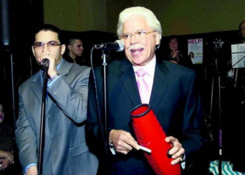 Recuerdan al músico Johnny Pacheco por su legado y humildad durante velatorio