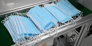 Logran un material que elimina el virus y se utilizaría en tapabocas