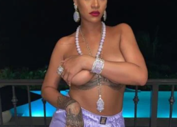 Polémica en India por una foto de Rihanna en toples con una imagen del dios Ganesh