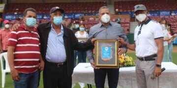 Ligas deportivas realizan homenaje de reconocimiento al senador Franklin Romero