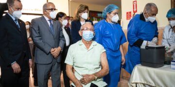 Gabinete de Salud y MINERD inician vacunación a Maestros
