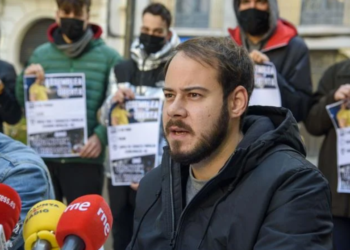 Rapero condenado en España por injuriar a la Corona y hasta Serrat o Almodóvar salen en su defensa
