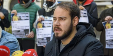 Rapero condenado en España por injuriar a la Corona y hasta Serrat o Almodóvar salen en su defensa