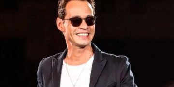 Marc Anthony devuelve broma molesta al locutor Enrique Santos