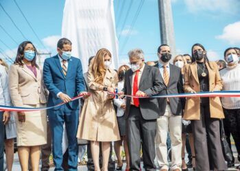 ADN y CMD rinden homenaje en memoria de médicos fallecidos por COVID-19