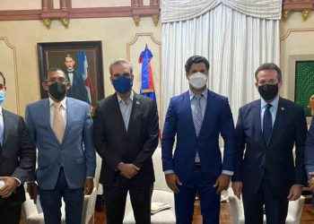 Presidente Abinader recibe comisión de APROCOVICI