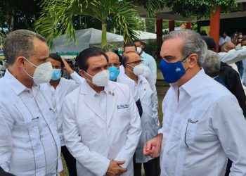 Abinader instruyo Ministerio Salud Publica siga vacunaciones en Semana Santa