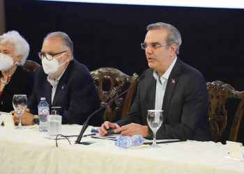 Abinader dice que su Gobierno será garante para el ejercicio de un periodismo ético y transparente