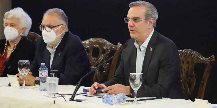 Abinader dice que su Gobierno será garante para el ejercicio de un periodismo ético y transparente