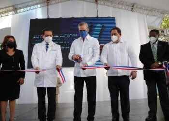 Abinader deja en funcionamiento nuevas áreas del hospital Dr. Félix María Goico  