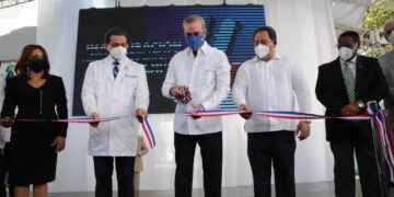 Abinader deja en funcionamiento nuevas áreas del hospital Dr. Félix María Goico  