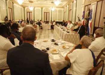 Presidente Abinader ofrece almuerzo a periodistas Haitianos