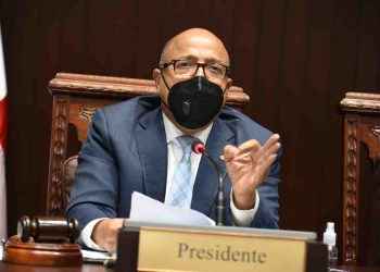 Alfredo Pacheco dice revisará ternas de adjuntos del Defensor del Pueblo, si el Senado las devuelve