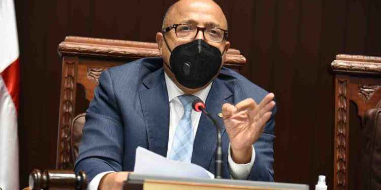 Alfredo Pacheco dice revisará ternas de adjuntos del Defensor del Pueblo, si el Senado las devuelve
