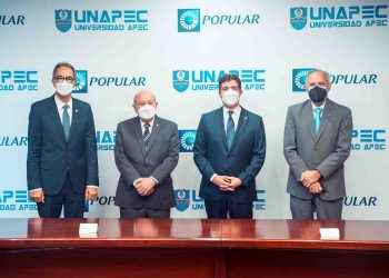 Banco Popular amplía su programa de becas a estudiantes de APEC