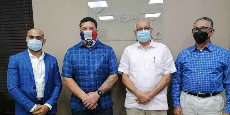 Visita pelotero Bartolo Colón al director INTABACO genera expectativas