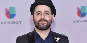 El ex Calle 13 Eduardo Cabra firma con la división latina de Warner Music