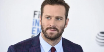 Armie Hammer pierde otro papel mientras sigue investigado por violación