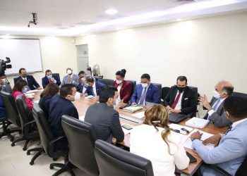 Cámara de Diputados trata tema del impacto que tendría la explotación de hidrocarburos en RD