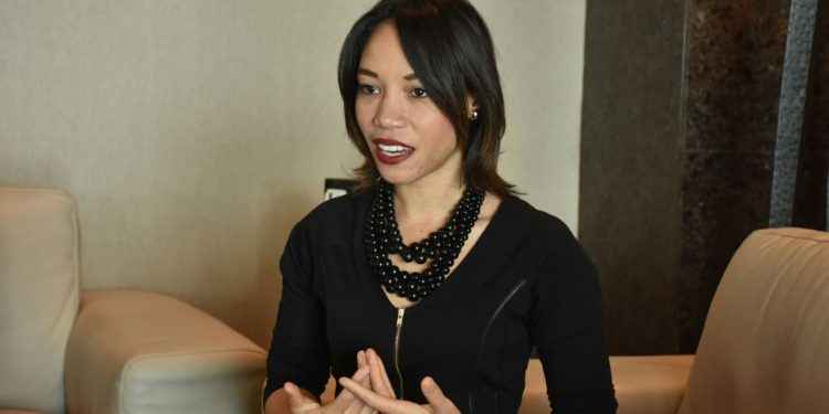 Periodista Cristal Acevedo publicará su primer libro
