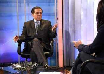 Ministro Daniel Rivera recuerda adultos mayores son primeros en vacunar