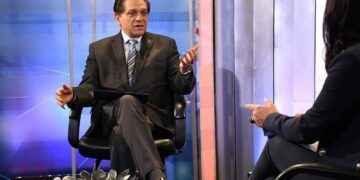 Ministro Daniel Rivera recuerda adultos mayores son primeros en vacunar