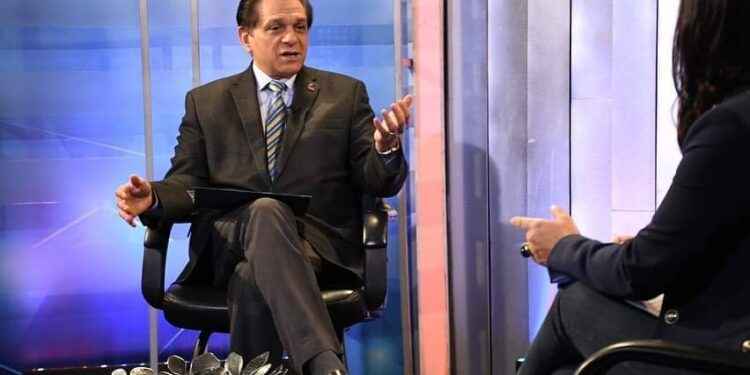Ministro Daniel Rivera recuerda adultos mayores son primeros en vacunar