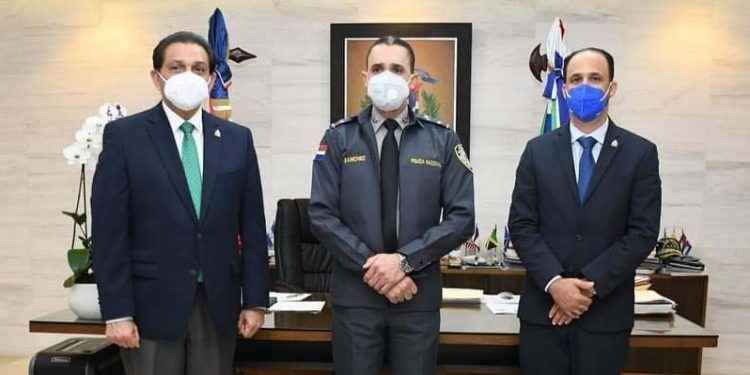 Ministro Daniel Rivera visita jefe PN acompañado del director Gabinete