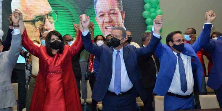 Elías Serulle y la diputada Lourdes Aybar se juramentan en Fuerza del Pueblo