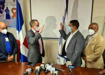 Viceministro de Salud Ureña juramenta al doctor Jordi Disla como nuevo director de la DPS III