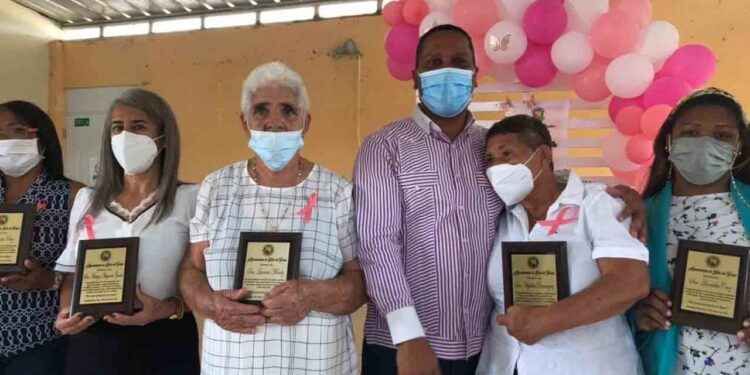 Autoridades de Hato del Yaque reconocen 8 damas en el Día Internacional de la Mujer