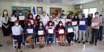 INTABACO entrega certificados a nuevos artesanos de cigarros