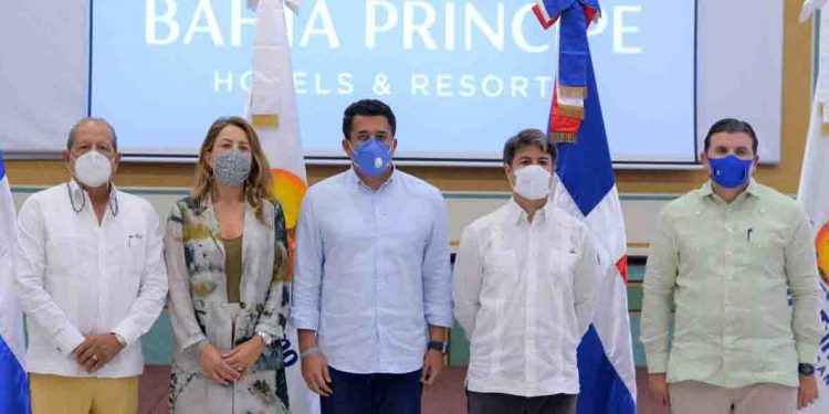 Ministro David Collado visita instalaciones de Grupo Piñero