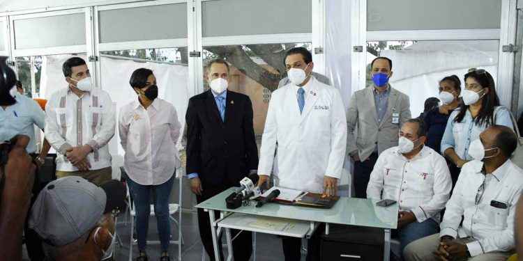 Ministro Rivera supervisa hospitales de Esperanza y Villa Vásquez y garantizó su remodelación y equipamiento