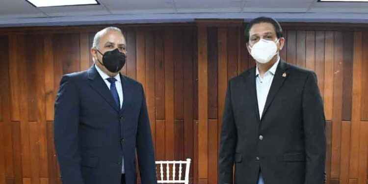Ministro de Salud Rivera se reúne con exministro, viceministros y directores de Salud
