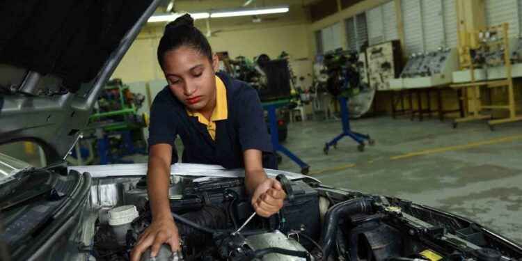 Mujeres se empoderan con la capacitación técnica